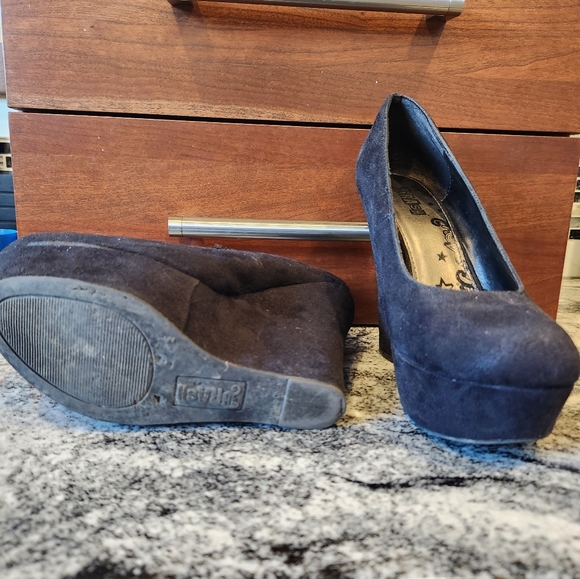 Shoes - Picture 3 of 3